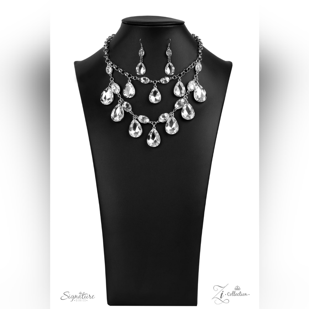 NIB The Sarah Signsture Neclace with matching earrings‼️